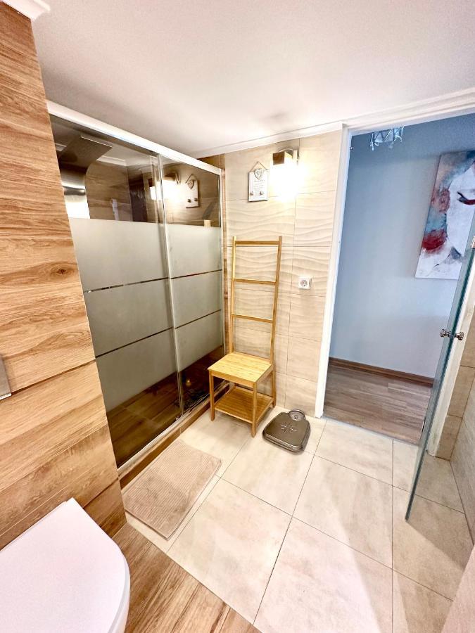 Cozy Apartment With Parking Near The City Center Atene Esterno foto