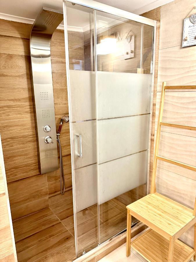 Cozy Apartment With Parking Near The City Center Atene Esterno foto