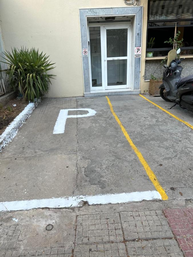 Cozy Apartment With Parking Near The City Center Atene Esterno foto